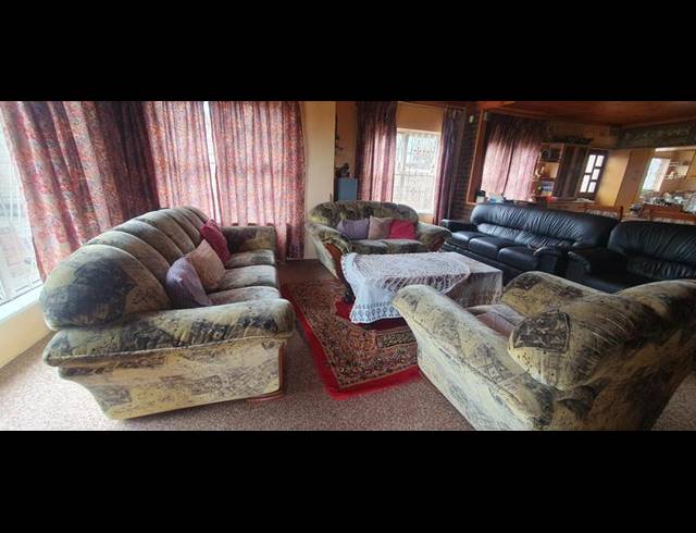 4 BEDROOM HOUSE FOR SALE IN CRAIGIEBURN